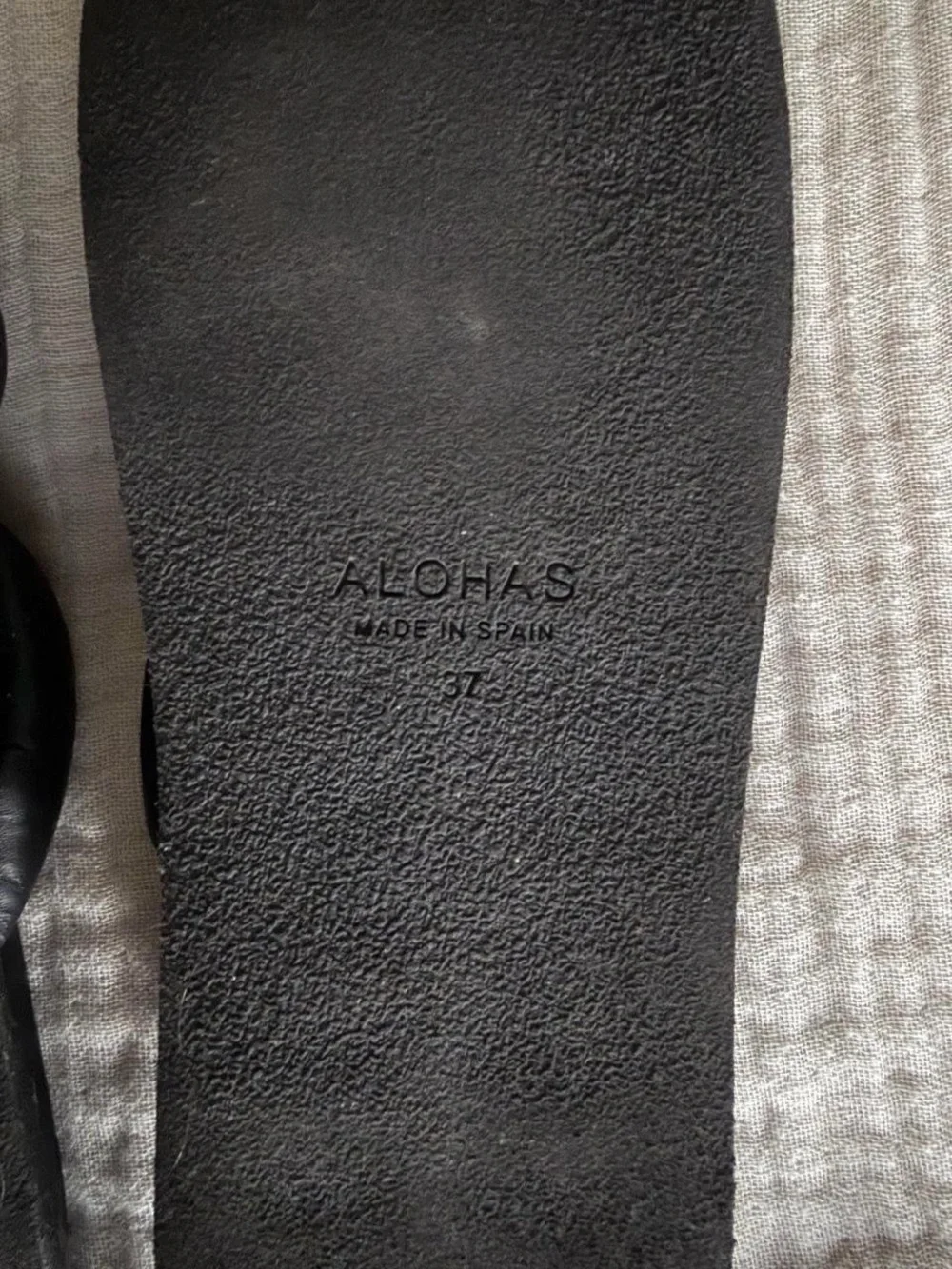 ALOHAS Black Padded Crisscross Slide Sandals